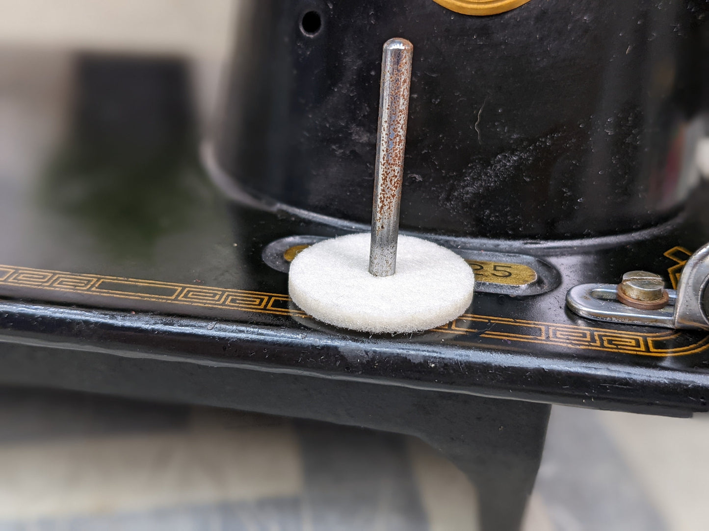 Antique White Bobbin Winder Tire With Antique White Felt Pads (3 Sets) Rubber tire for Singer Kenmore and most vintage sewing machines