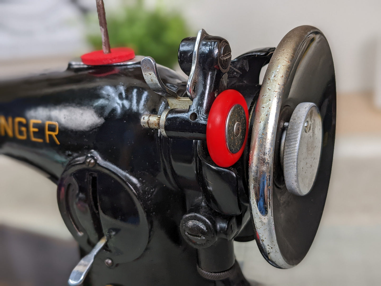 Red Bobbin Winder Tire With Red Felt Pads (1 Set) Rubber tire for Singer Kenmore and most vintage sewing machines